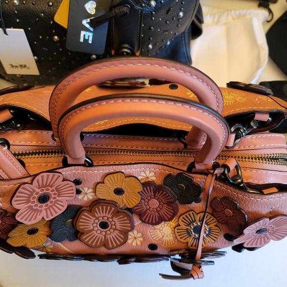 (1) Coach 1941 Tea Rose Rogue 30 Melon Retired - Picture 6 of 16